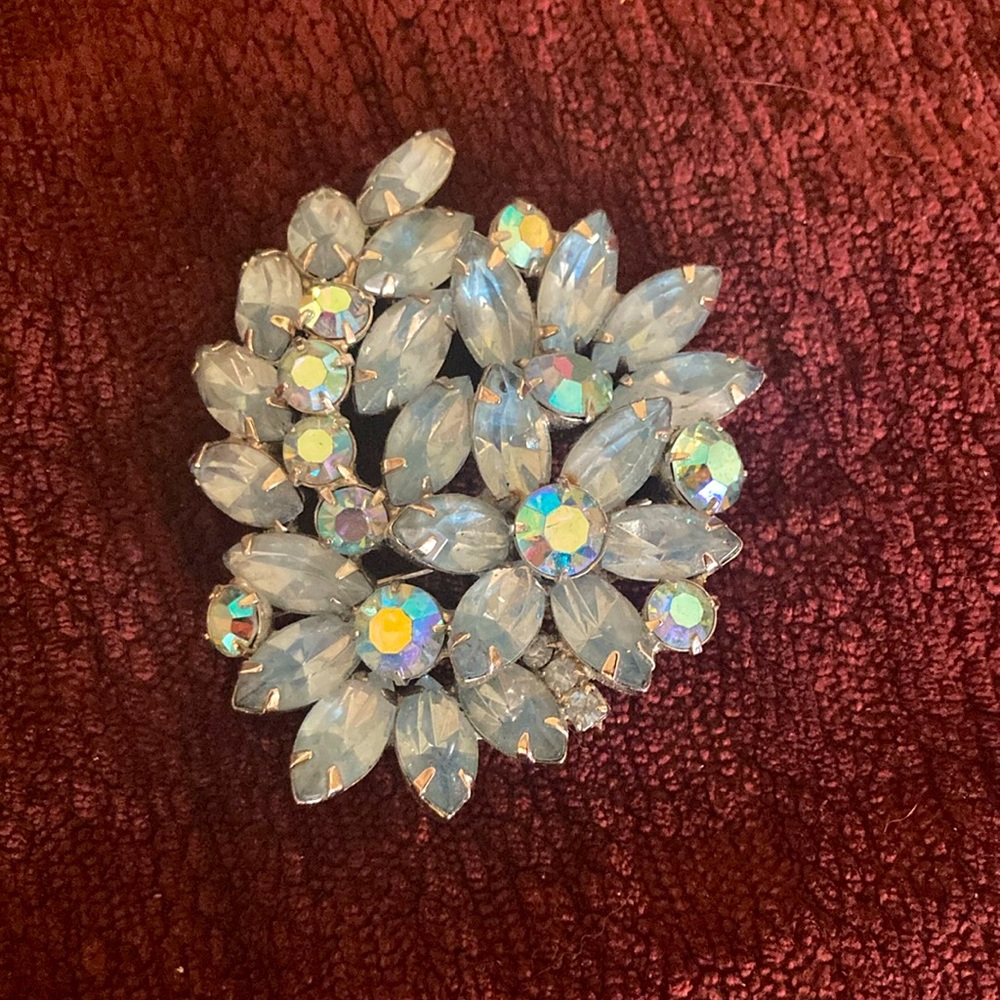 Vintage brooch baby blue rhinestone with original pin back closure